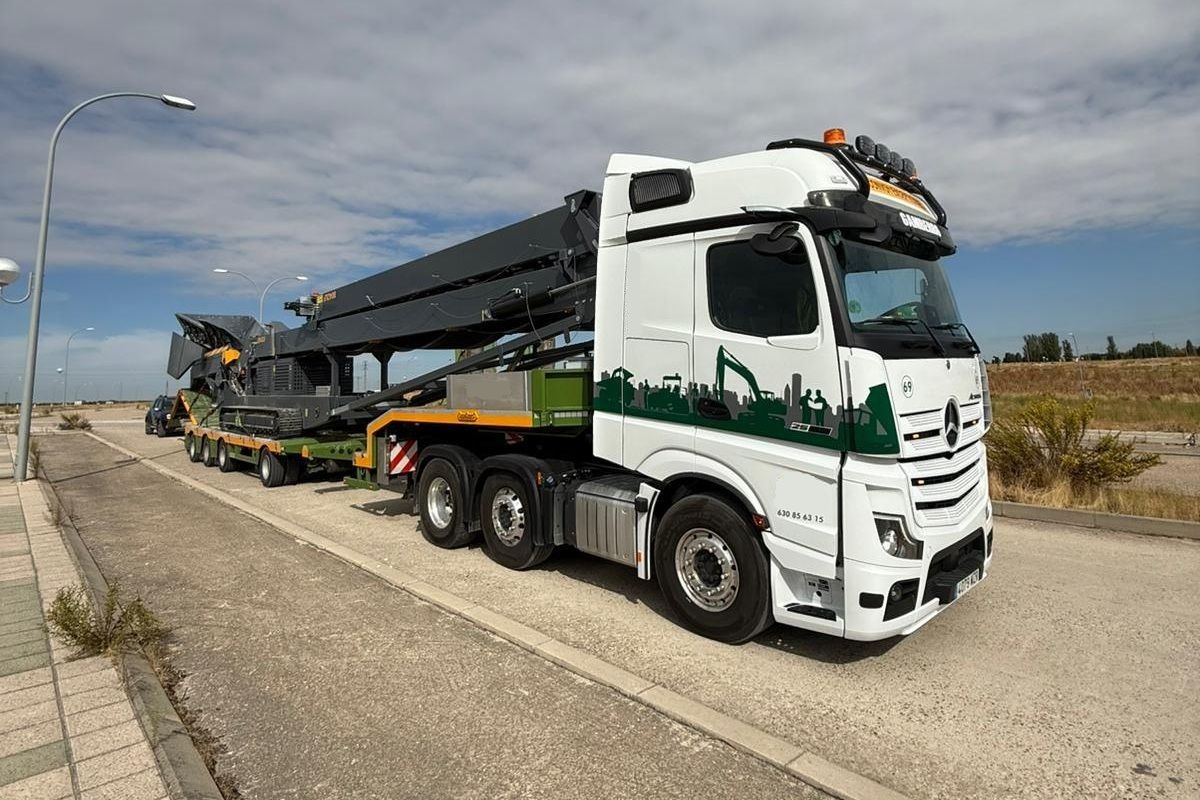 Grúas Pinto - Transporte maquinaria pesada